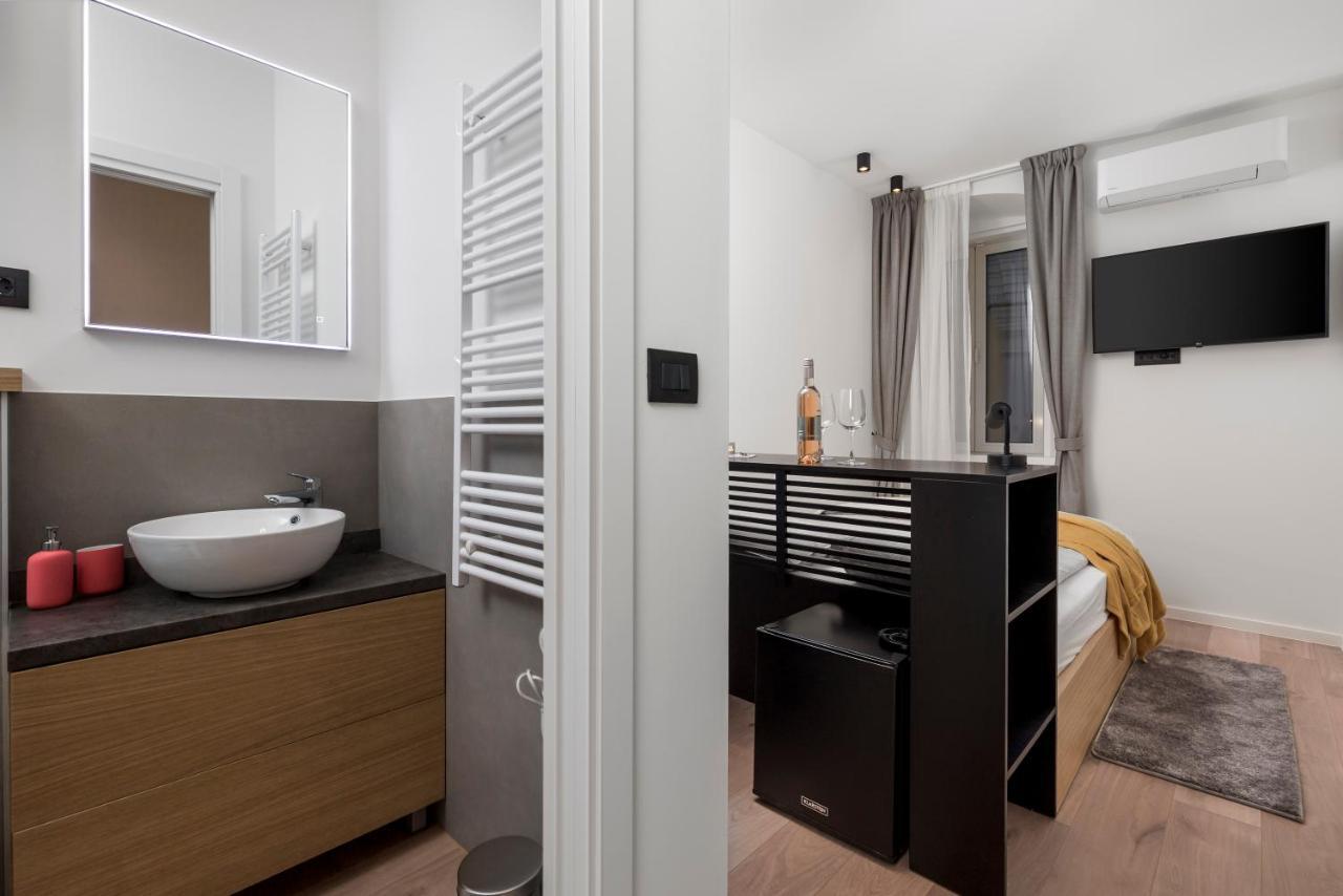 Deluxe Apartments & Rooms "In The Center" Рієка Екстер'єр фото