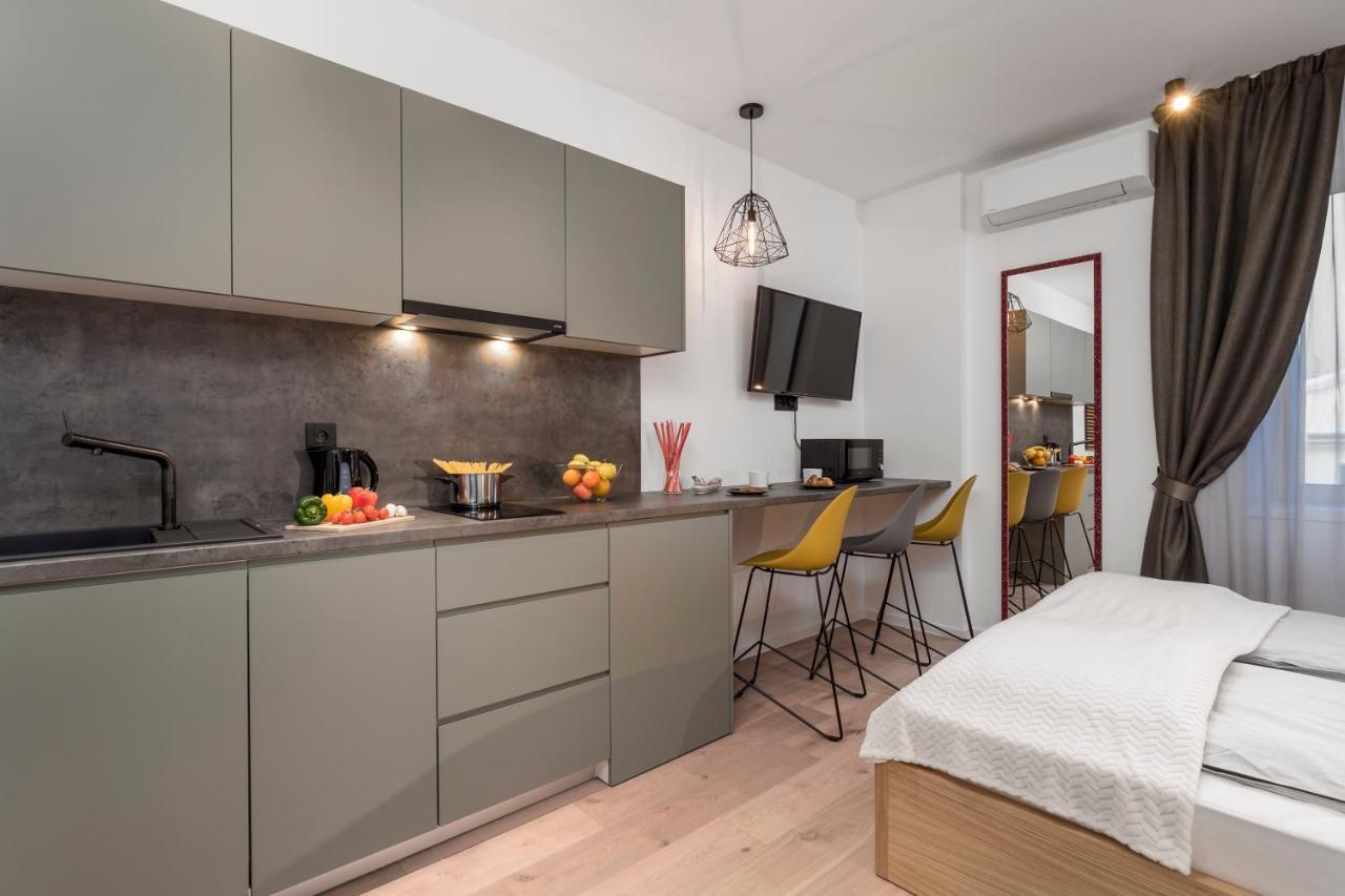 Deluxe Apartments & Rooms "In The Center" Рієка Екстер'єр фото